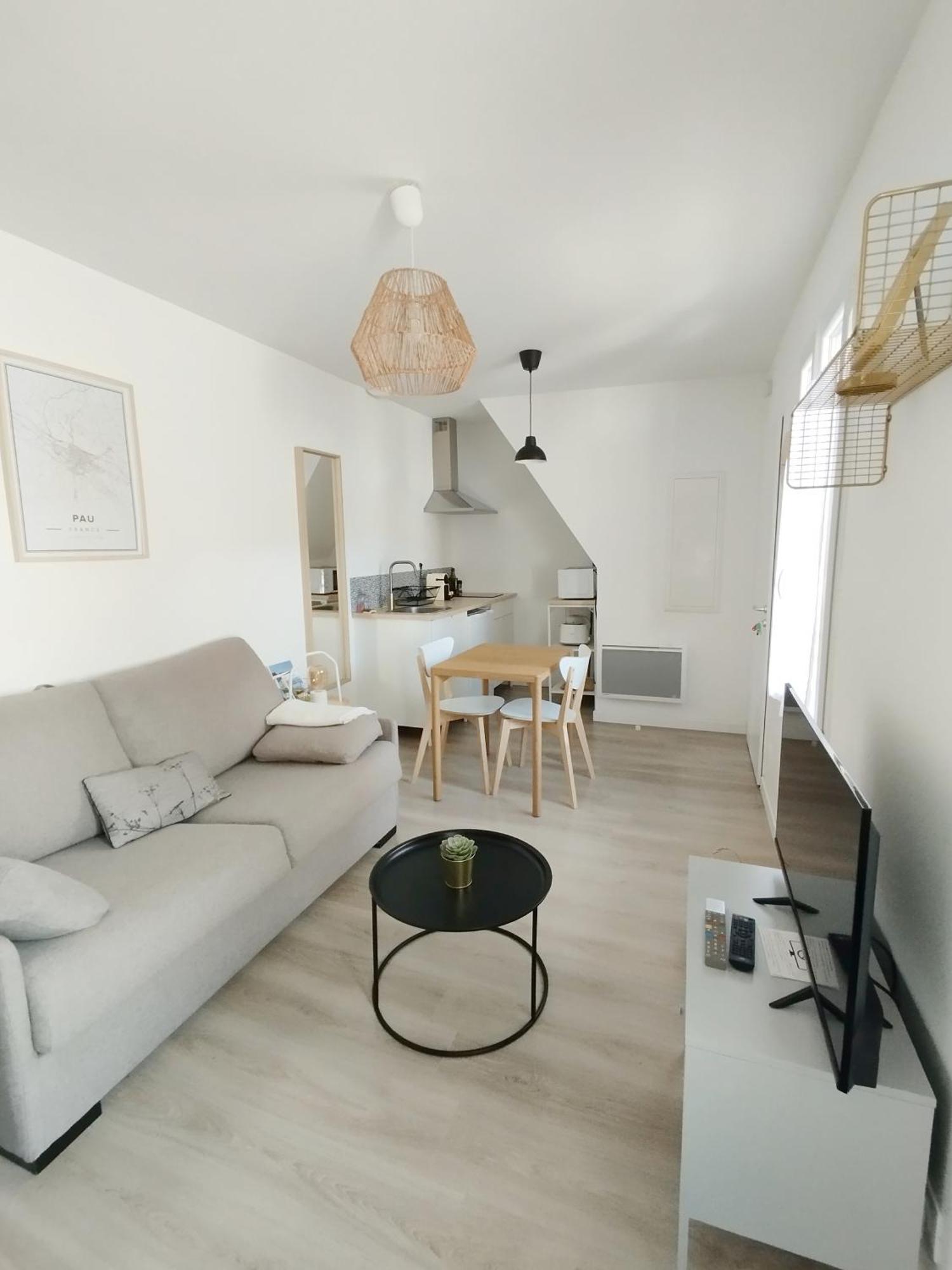 Stylish Nest: Confort Au Coeur De Pau